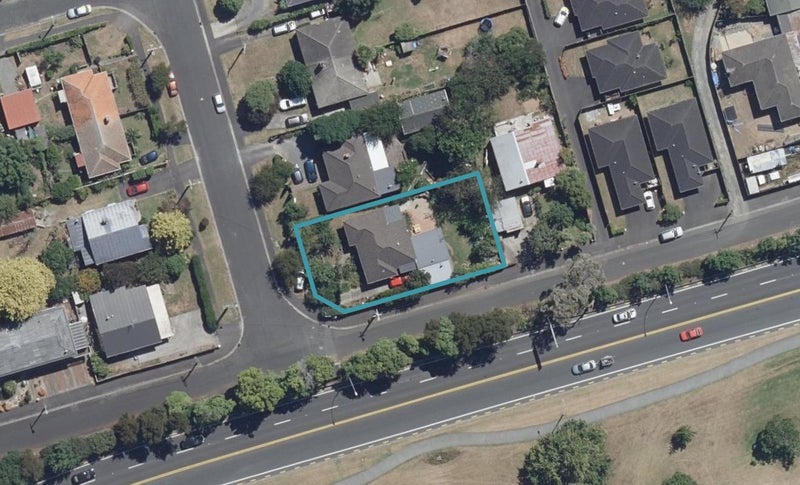 2 Graham Street, Hamilton East, Hamilton - Carousel 1