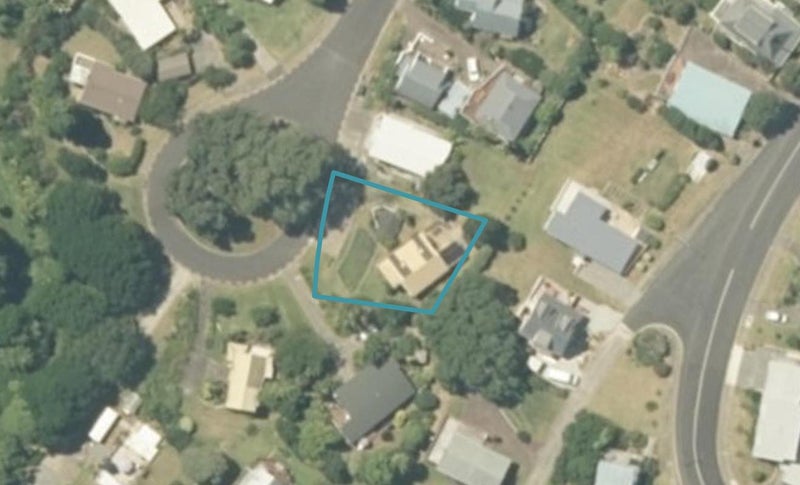 115 The Grove, Onemana - Carousel 1