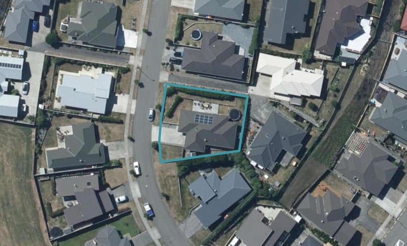 29 Kahurangi Heights, Aotea, Porirua - Carousel 1