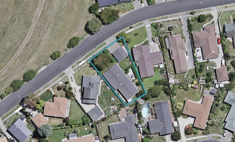 11 Churchill Drive, Taradale, Napier - Carousel 1