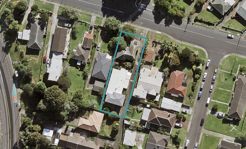 1/9 Exmouth Road, Northcote, Auckland - Carousel 1