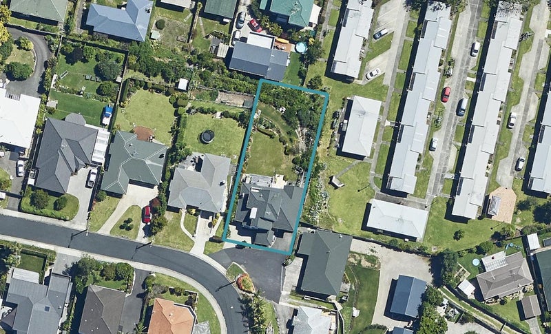 12 Pine Avenue, Otumoetai, Tauranga - Carousel 1
