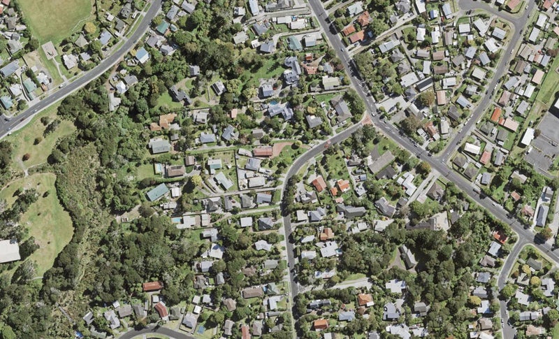 7 Konini Road, Titirangi, Auckland - Carousel 1