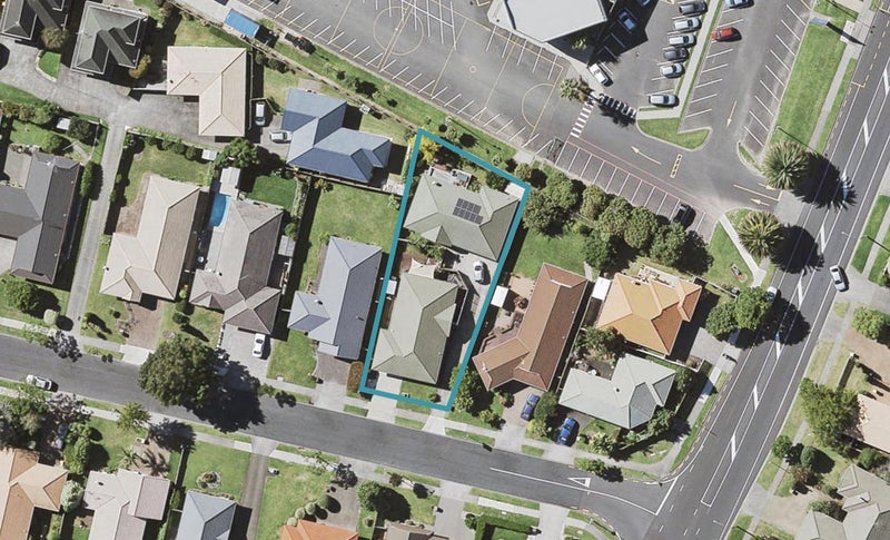 1/5 Headcorn Place, Botany Downs, Auckland - Carousel 1