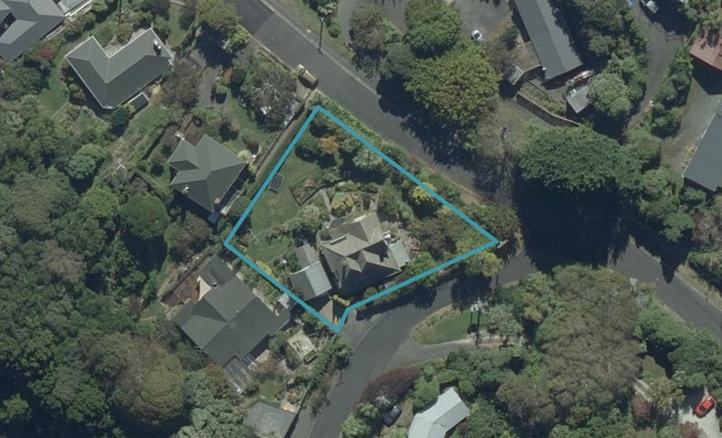 29 Howard Street, Macandrew Bay, Dunedin - Carousel 1