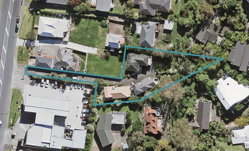 3/245 Glenfield Road, Hillcrest, Auckland - Carousel 1