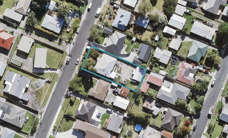 27 Cobham Crescent, Kelston, Auckland - Carousel 1