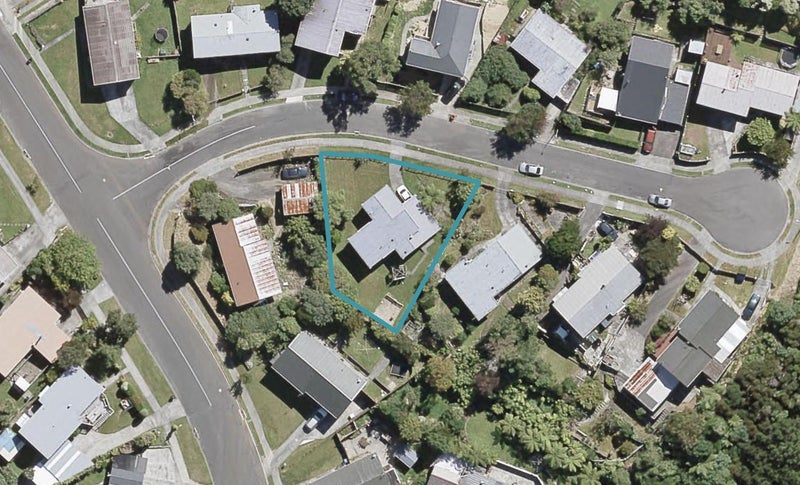 4 Snowberry Grove, Timberlea, Upper Hutt - Carousel 1