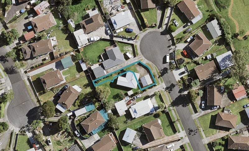 8A Balwyn Place, Clendon Park, Auckland - Carousel 1