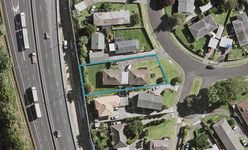 2/28 Challen Close, Conifer Grove, Takanini - Carousel 1