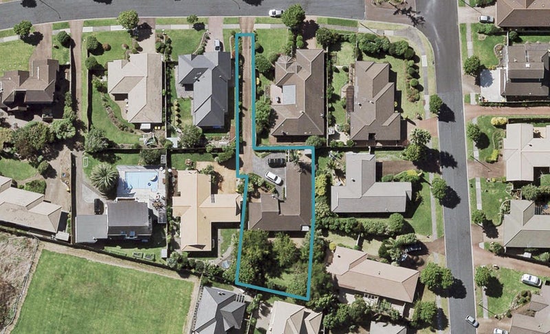 8 Simon Owen Place, Golflands, Auckland - Carousel 1