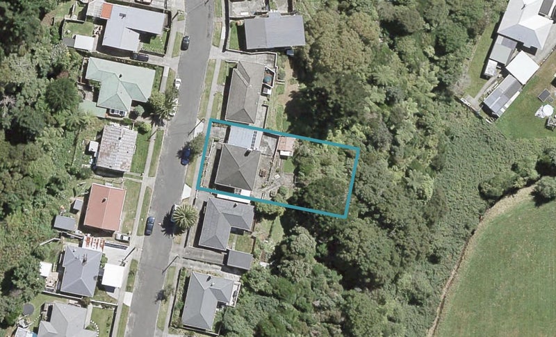 21 Amundsen Grove, Stokes Valley, Lower Hutt - Carousel 1