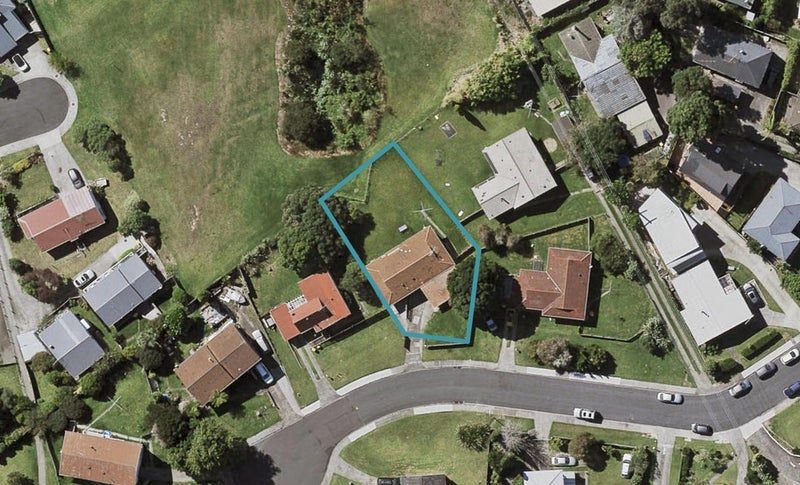 17 Tawavale Crescent, Totara Vale, Auckland - Carousel 1