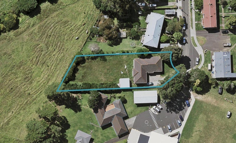 9 Brenton Place, Orakei, Auckland - Carousel 1