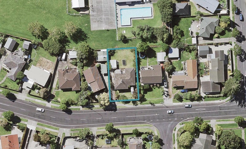 100 Gills Road, Bucklands Beach, Auckland - Carousel 1