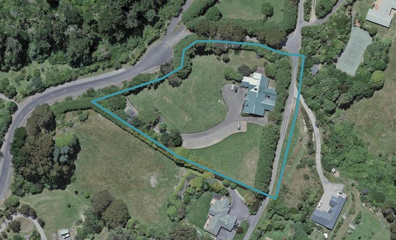 82 Woodburn Drive, Takapu Valley, Wellington - Carousel 1