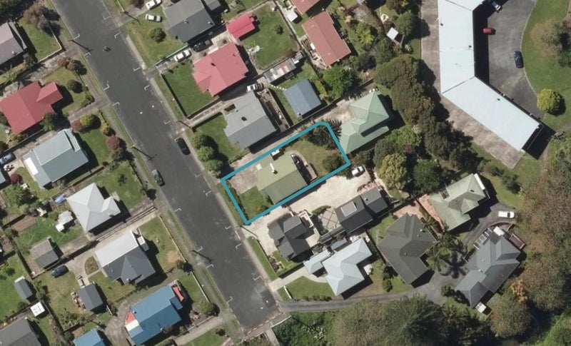 13 Bernard Street, Avenues, Whangārei - Carousel 1