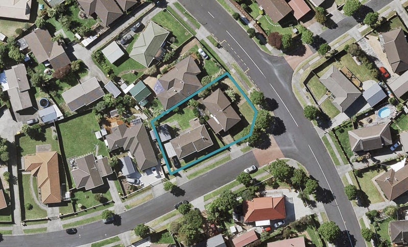 1/1 Heathridge Place, Burswood, Auckland - Carousel 1