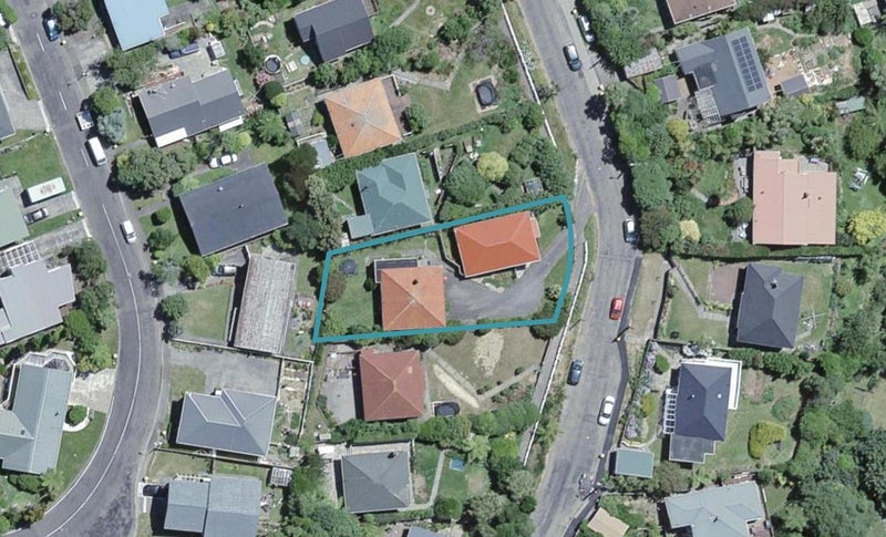16 St Albans Avenue, Karori, Wellington - Carousel 1