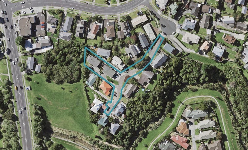 1/9 Jay Court, Botany Downs, Auckland - Carousel 1
