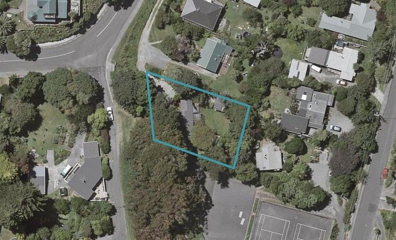 4 The Crescent, Raumati South, Paraparaumu - Carousel 1