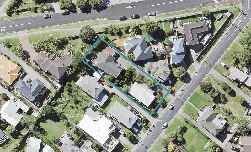 2/9 Kiteroa Terrace, Rothesay Bay, Auckland - Carousel 1