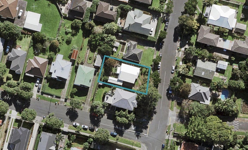 72 Aroha Avenue, Sandringham, Auckland - Carousel 1