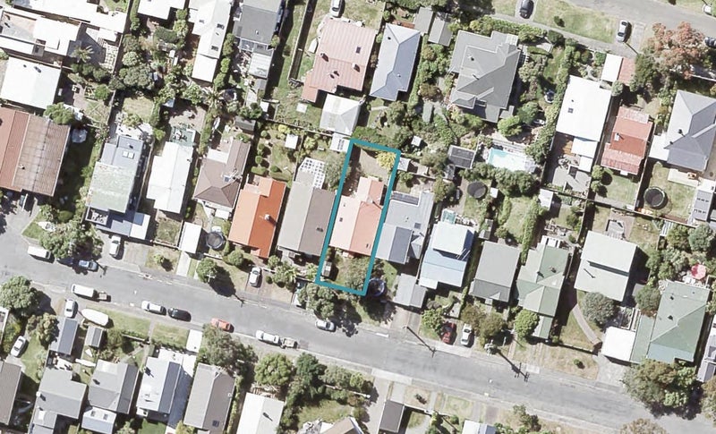 20 Kauri Street, Eastbourne, Lower Hutt - Carousel 1