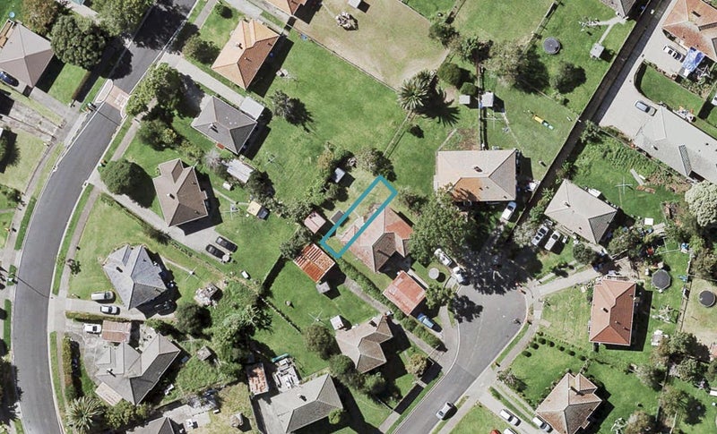 8E Delemere Place, Glen Innes, Auckland - Carousel 1