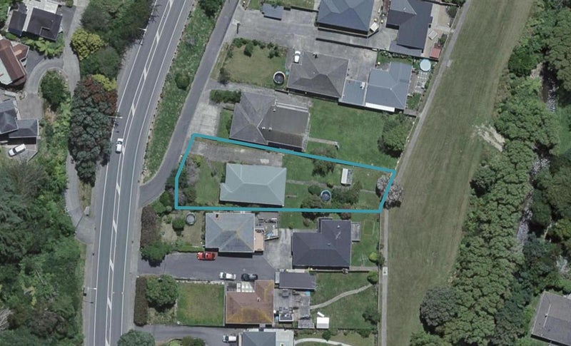 306 Main Road, Tawa, Wellington - Carousel 1