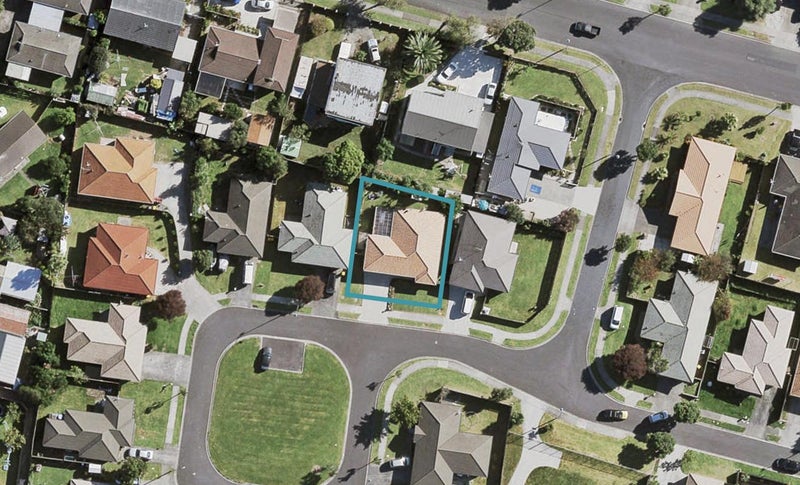 5 Piriti Place, Weymouth, Auckland - Carousel 1