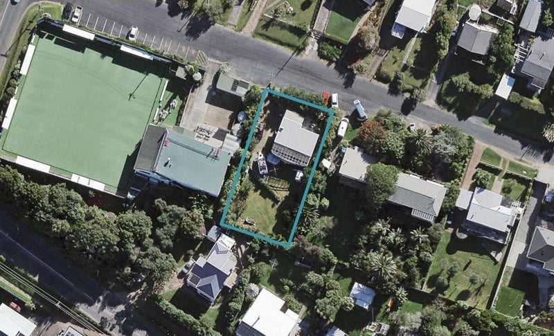 4 Marama Avenue, Surfdale, Waiheke Island - Carousel 1