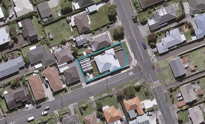 42 Lismore Street, Strandon, New Plymouth - Carousel 1