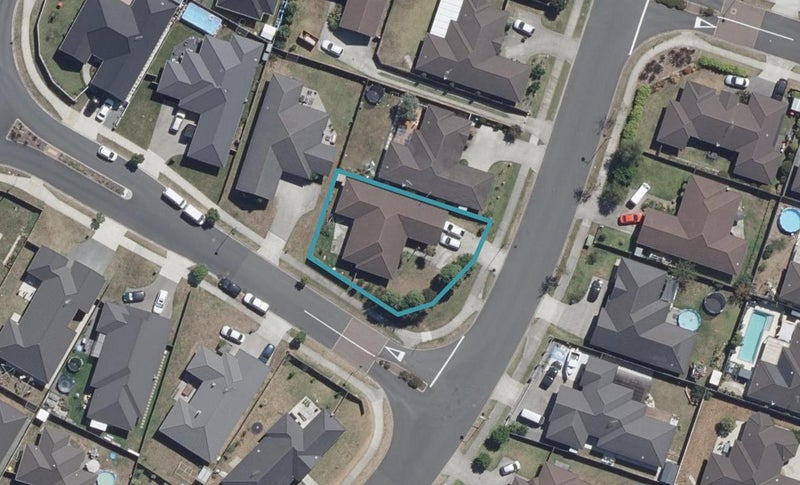 97 Barrington Drive, Huntington, Hamilton - Carousel 1