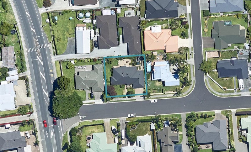 3 Pembroke Drive, Bethlehem, Tauranga - Carousel 1