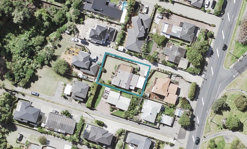 672B Beach Road, Browns Bay, Auckland - Carousel 1