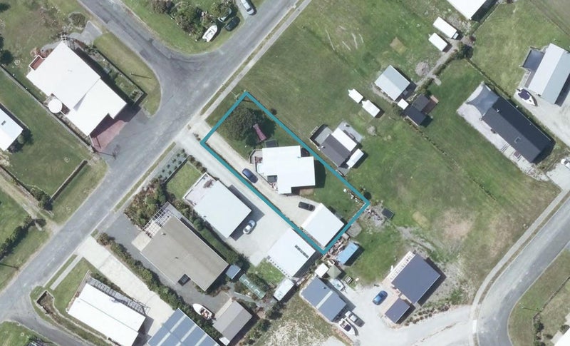 15 Lochiel Street, Mahia, Māhia - Carousel 1