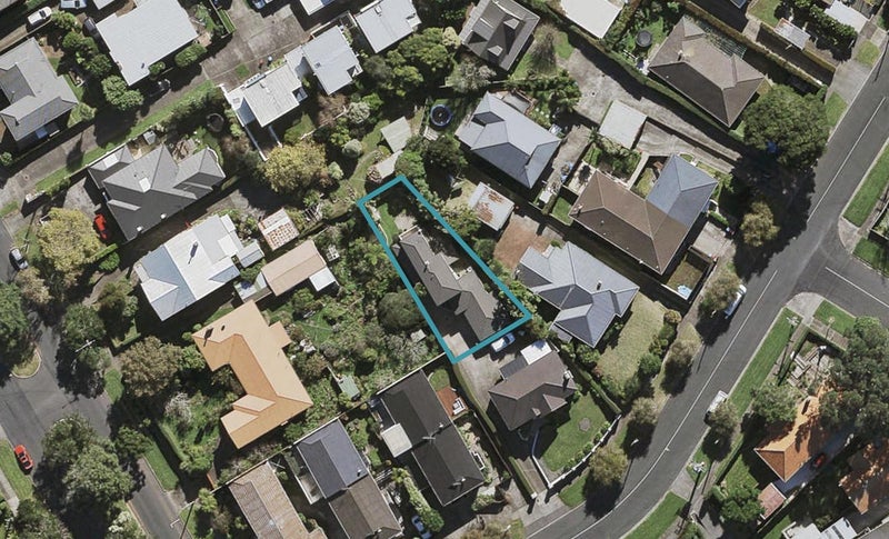 44A Tawa Road, One Tree Hill, Auckland - Carousel 1
