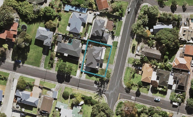 8 Frederick Street, Hillsborough, Auckland - Carousel 1