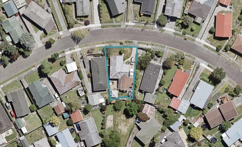 69 Pasadena Crescent, Totara Park, Upper Hutt - Carousel 1