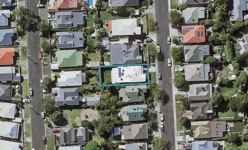 25 Roslyn Terrace, Stanley Point, Auckland - Carousel 1