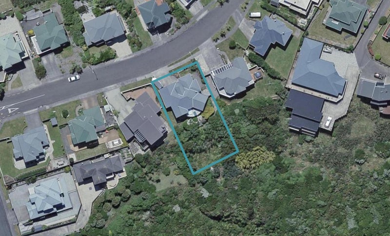 60 Dress Circle, Newlands, Wellington - Carousel 1