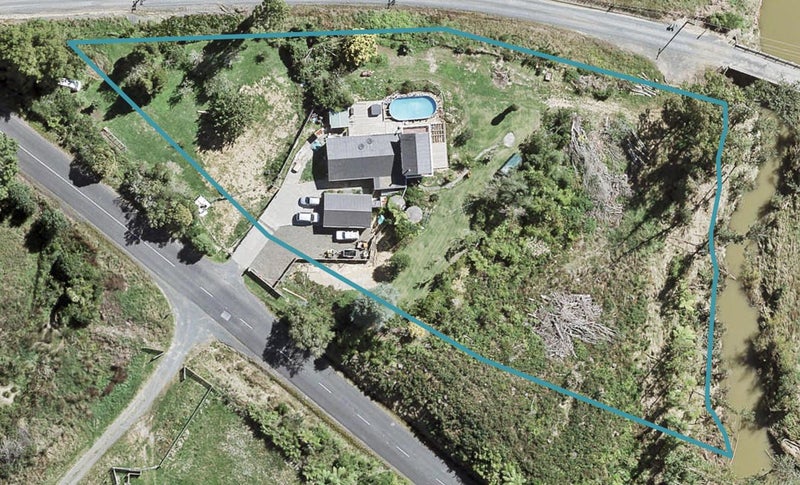 2429 Hunua Road, Papakura - Carousel 1