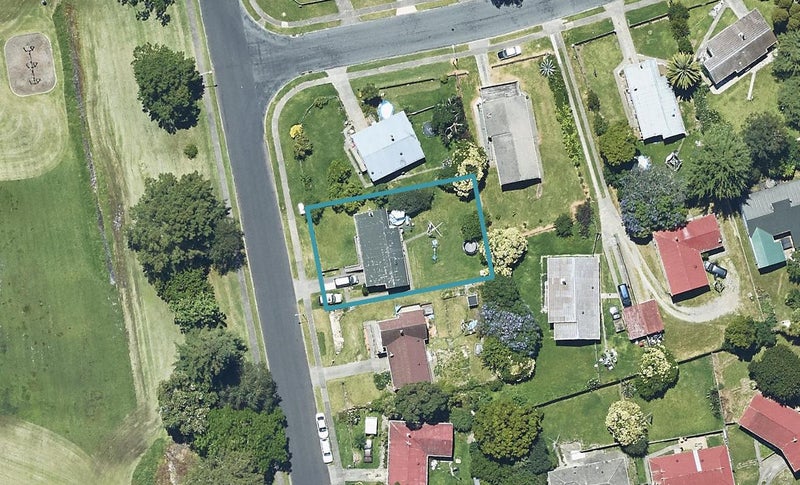 10 Arawata Avenue, Welcome Bay, Tauranga - Carousel 1