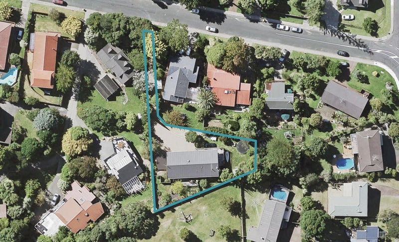33 Honeysuckle Lane, Mairangi Bay, Auckland - Carousel 1