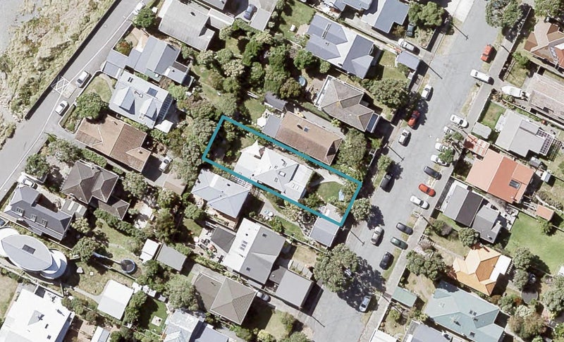 24 Tuatoru Street, Eastbourne, Lower Hutt - Carousel 1