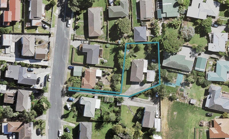 8 Leo Street, Glen Eden, Auckland - Carousel 1
