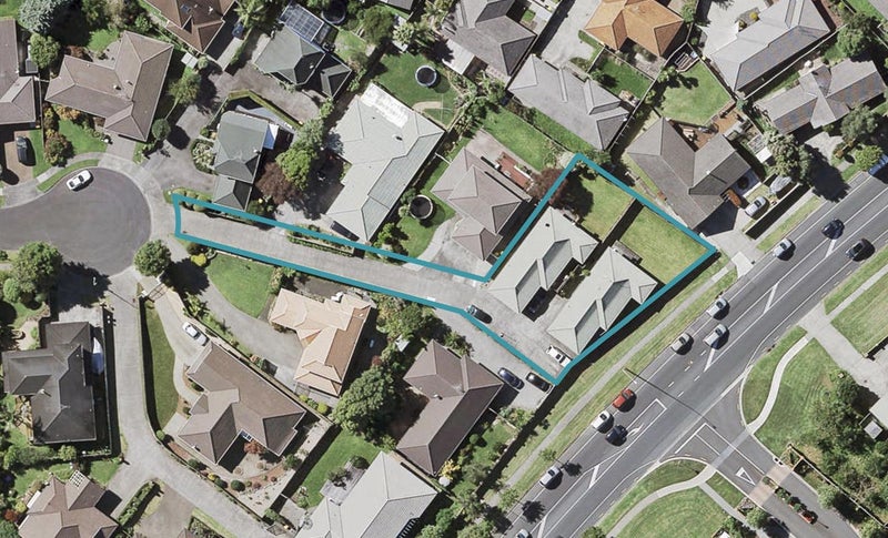 2/20 Mt Blanc Place, Northpark, Auckland - Carousel 1