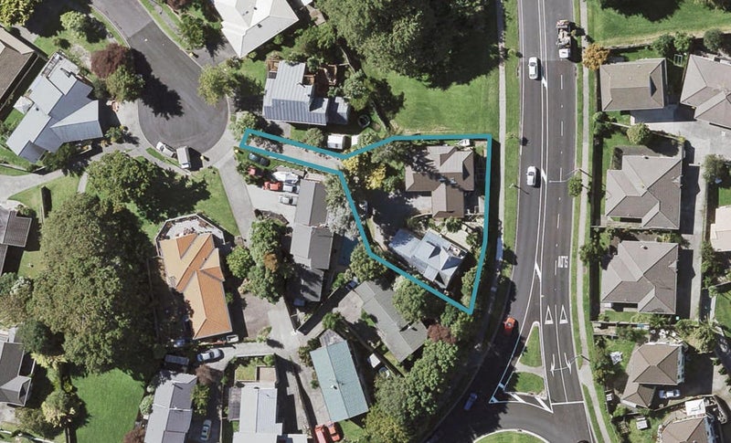2/27 Lochend Place, Highland Park, Auckland - Carousel 1