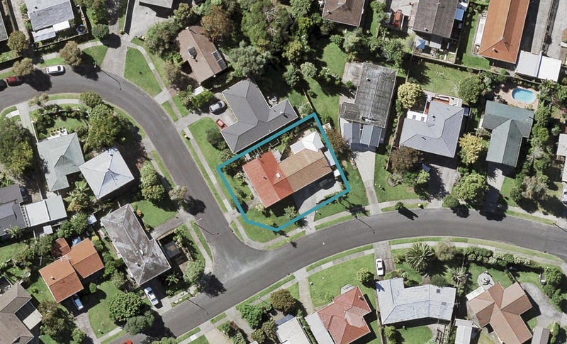 1 Chip Grove, Sunnyhills, Auckland - Carousel 1
